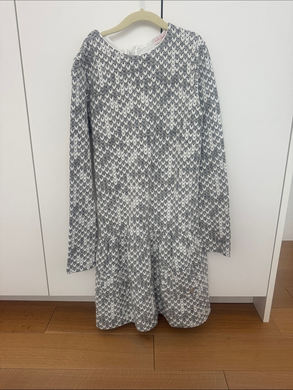 Gray & White Knit Long-Sleeve girls Dress nwot